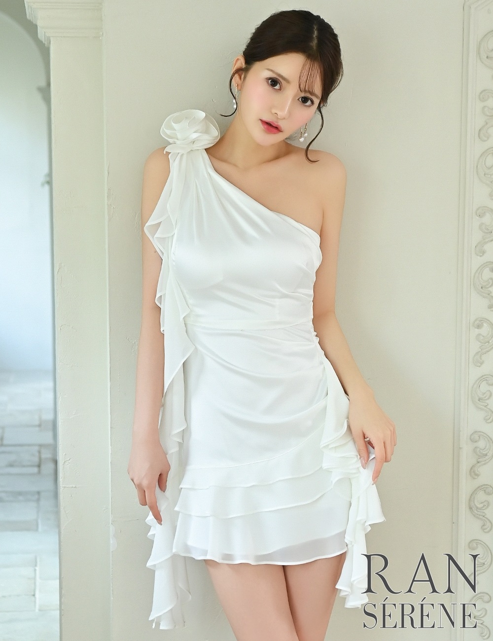 [即納][instock]【RAN SERENE】ミニ/ドレス/ワンピース/ホワイト/ワンショル/フレア/コサージュ/ローズ