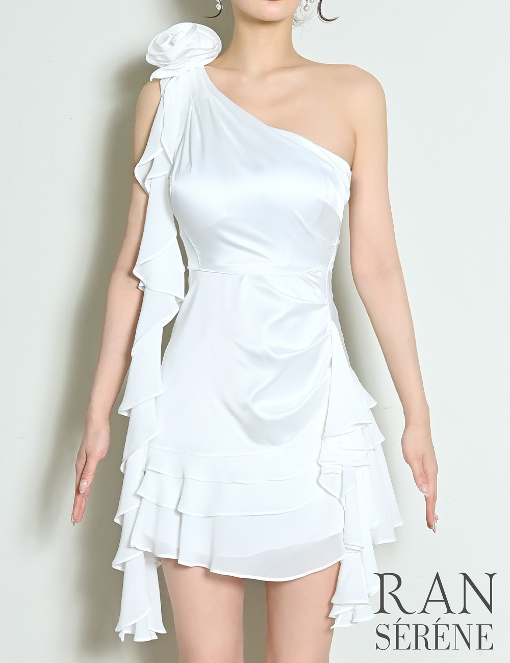 [即納][instock]【RAN SERENE】ミニ/ドレス/ワンピース/ホワイト/ワンショル/フレア/コサージュ/ローズ