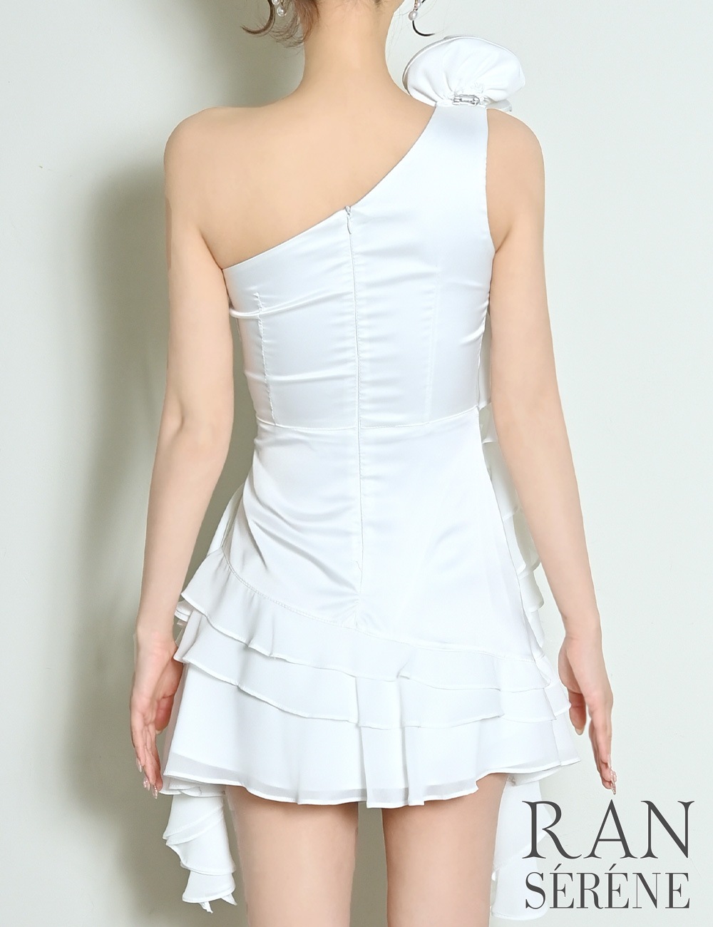[即納][instock]【RAN SERENE】ミニ/ドレス/ワンピース/ホワイト/ワンショル/フレア/コサージュ/ローズ