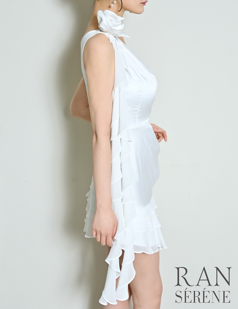 [即納][instock]【RAN SERENE】ミニ/ドレス/ワンピース/ホワイト/ワンショル/フレア/コサージュ/ローズ