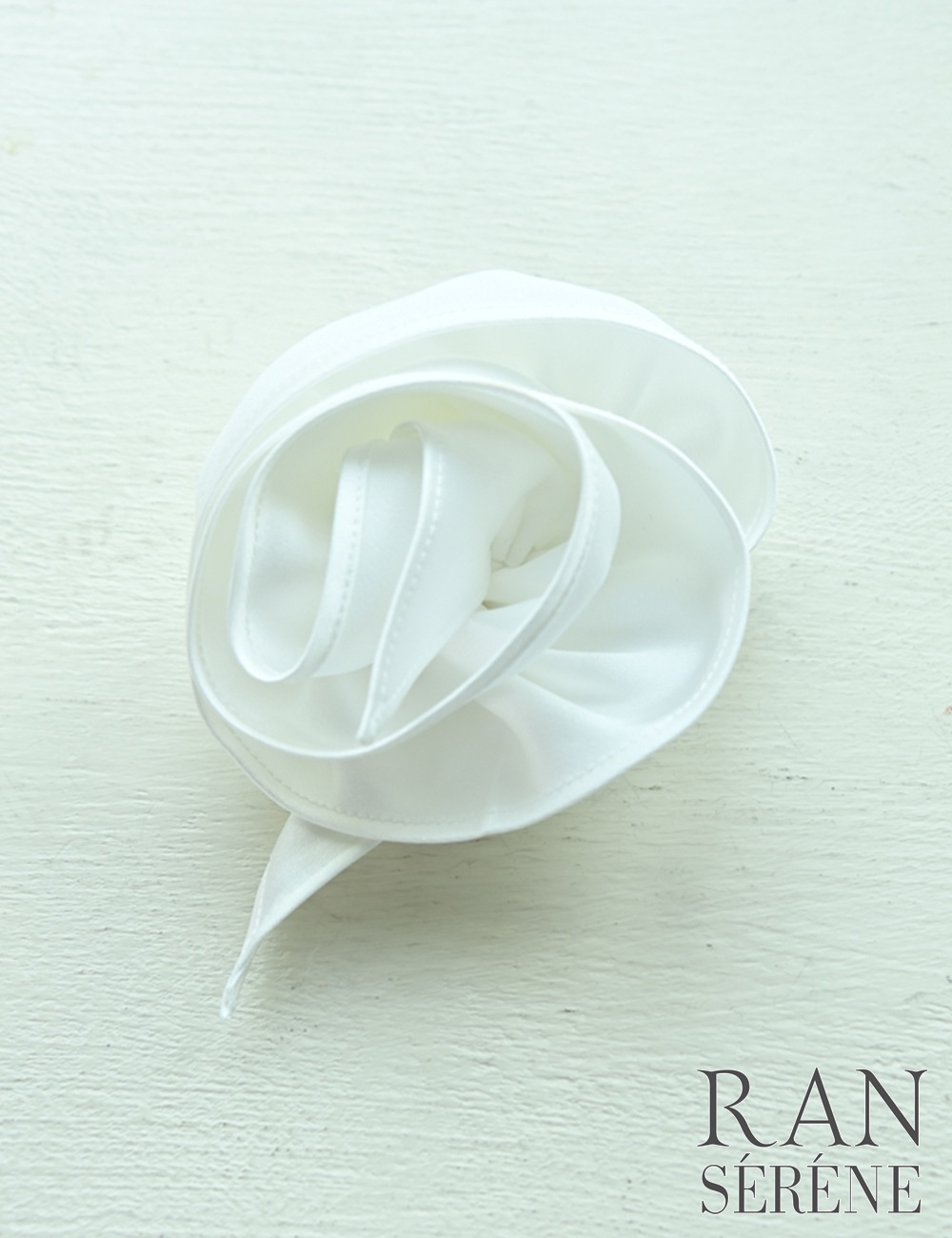 [即納][instock]【RAN SERENE】ミニ/ドレス/ワンピース/ホワイト/ワンショル/フレア/コサージュ/ローズ
