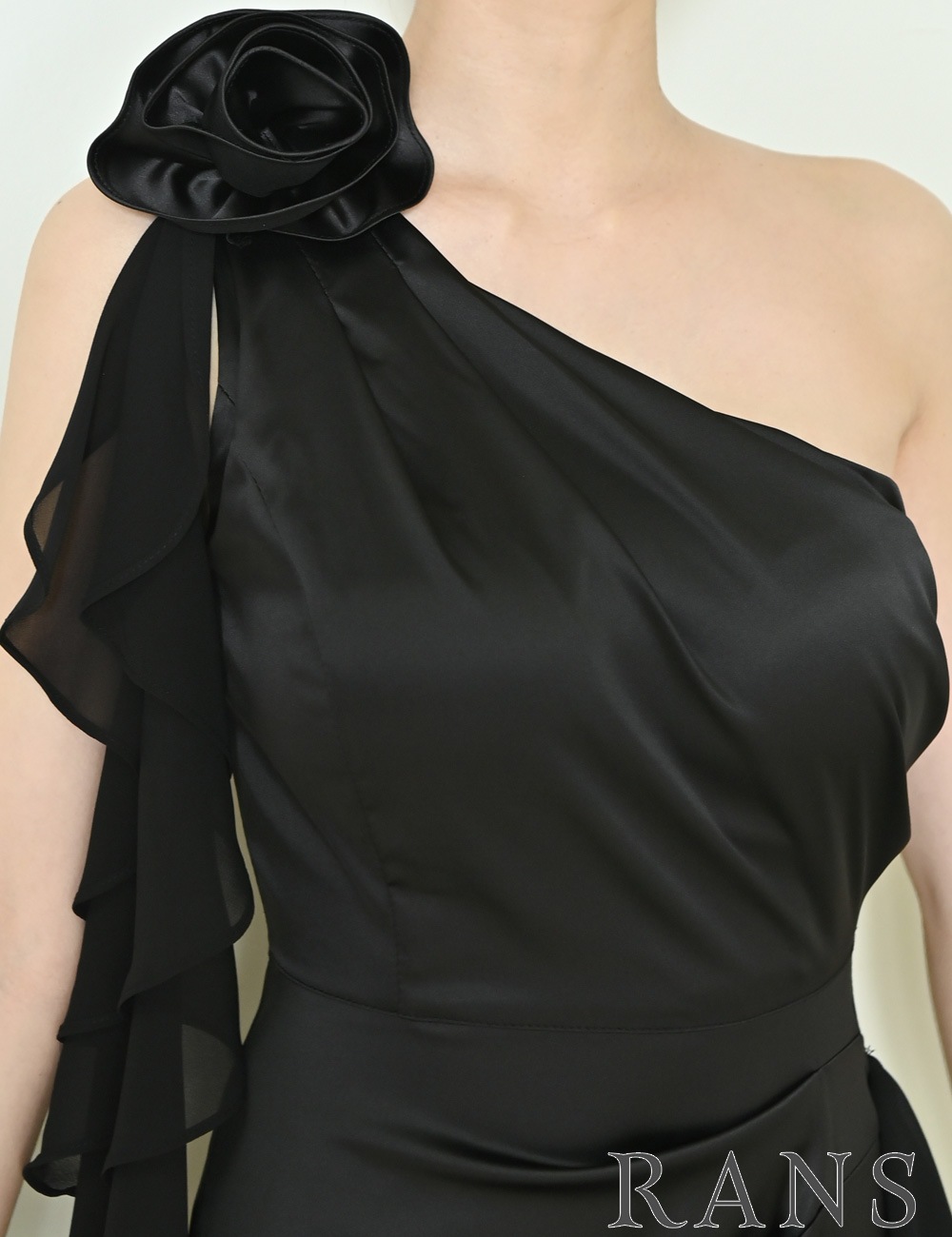 [即納][instock]【RANS】ミニ/ドレス/ワンピース/ブラック/ワンショル/フレア/コサージュ/ローズ