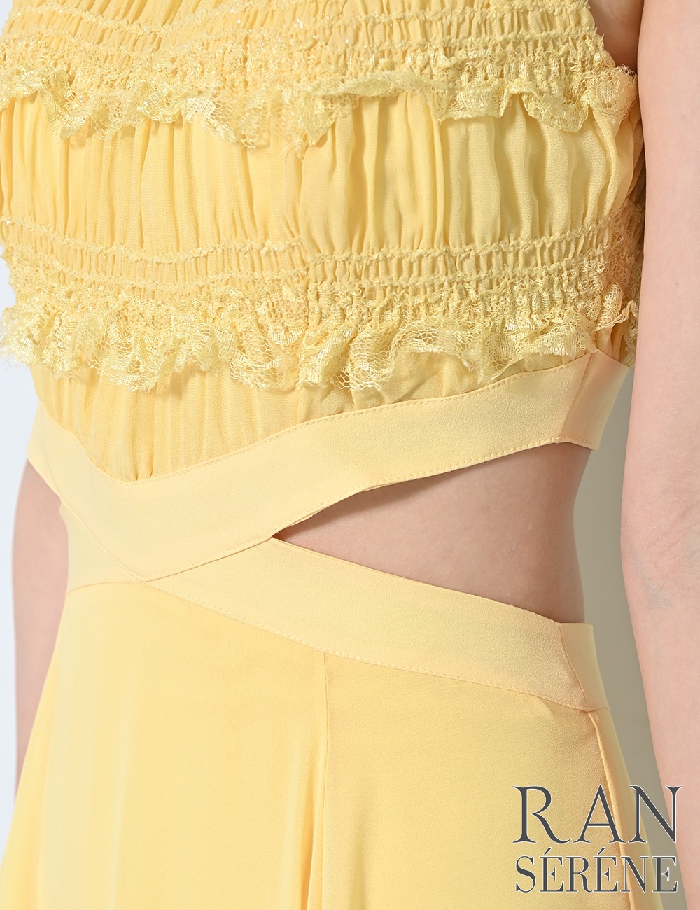 [予約商品]【RAN SERENE】ロング/ドレス/ワンピース/イエロー/ホルターネック/フレア/サイドカットアウト/レース