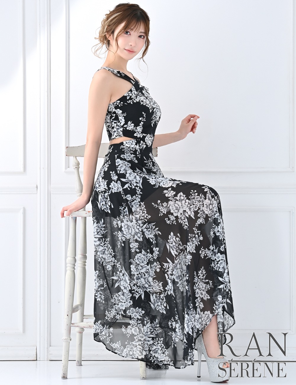 [即納][instock]【RAN SERENE】ロング/ドレス/ブラック/ホルターネック/フレア/サイドカットアウト/柄/花柄