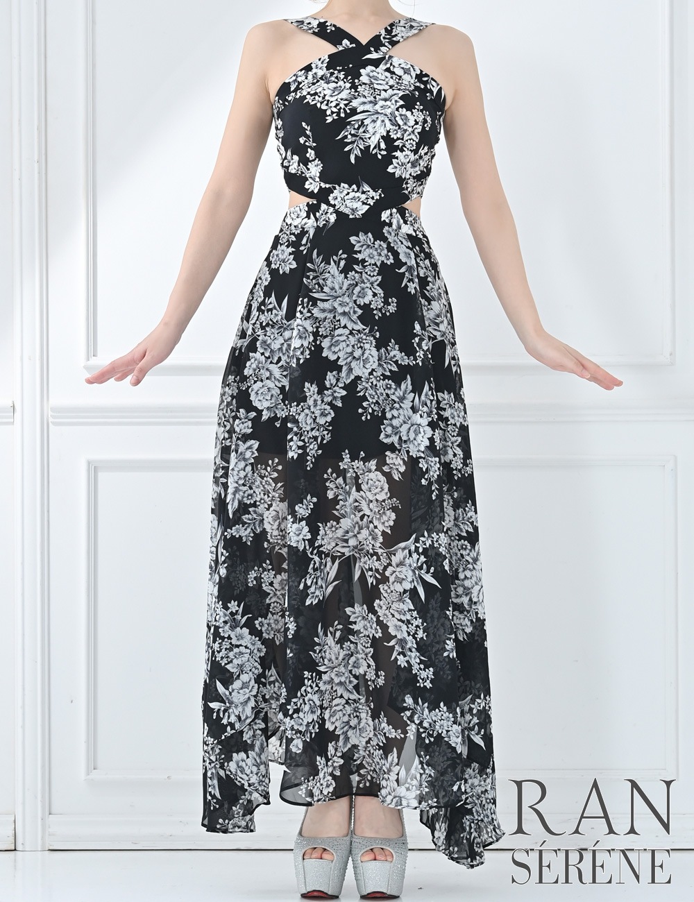 [即納][instock]【RAN SERENE】ロング/ドレス/ブラック/ホルターネック/フレア/サイドカットアウト/柄/花柄
