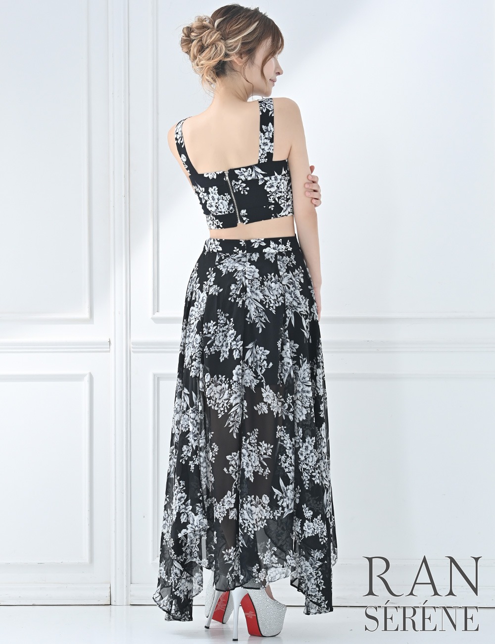 [即納][instock]【RAN SERENE】ロング/ドレス/ブラック/ホルターネック/フレア/サイドカットアウト/柄/花柄