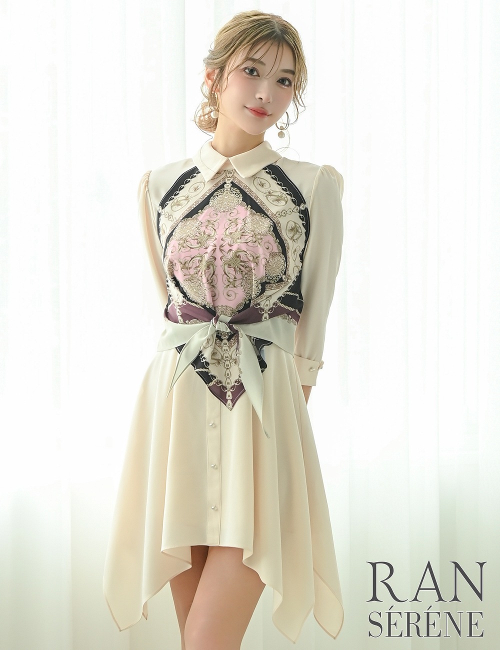[予約商品]【RAN SERENE】ミニ/ドレス/ワンピース/ベージュ/襟付き/袖あり/七分袖/フレア/柄/スカーフ