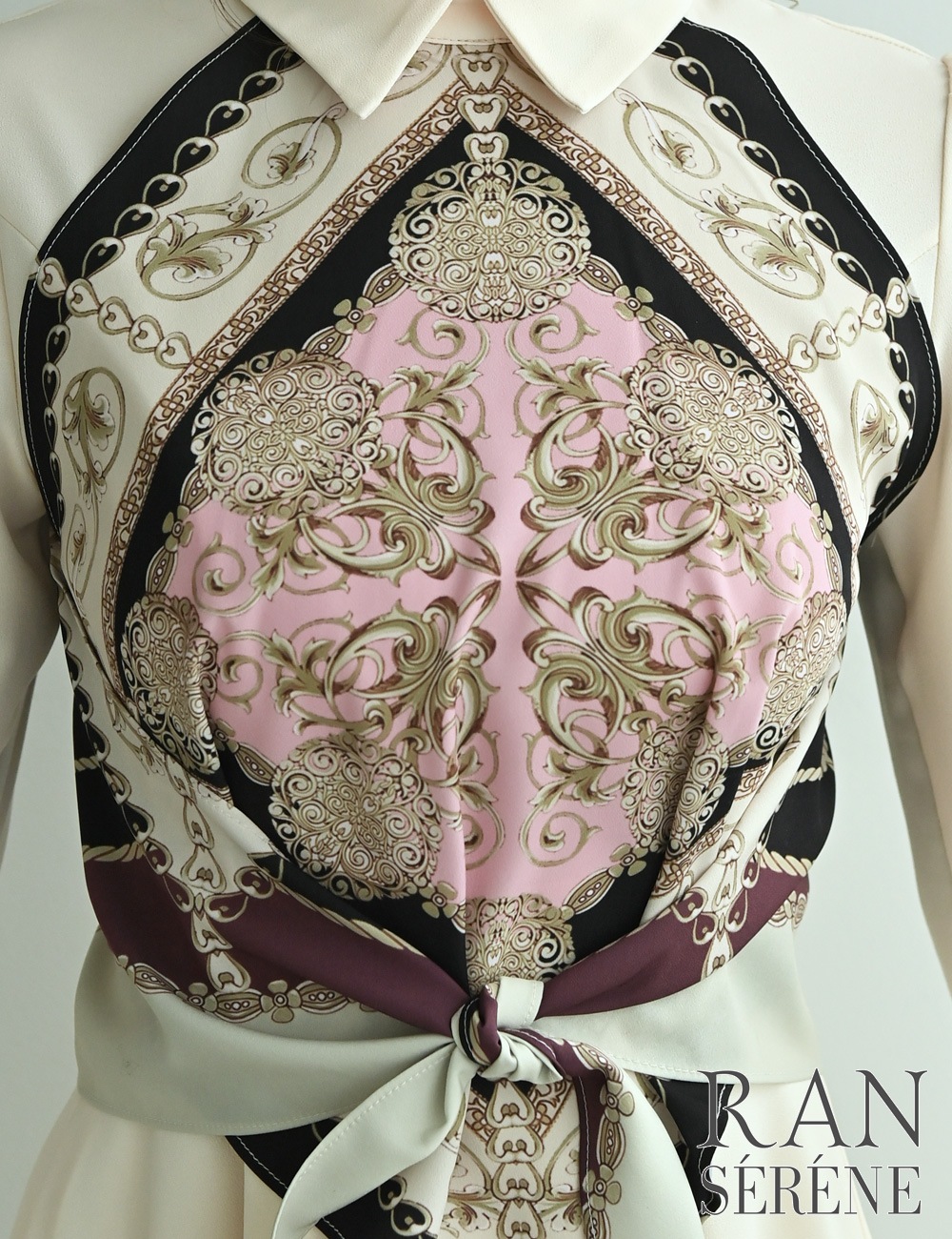 [予約商品]【RAN SERENE】ミニ/ドレス/ワンピース/ベージュ/襟付き/袖あり/七分袖/フレア/柄/スカーフ