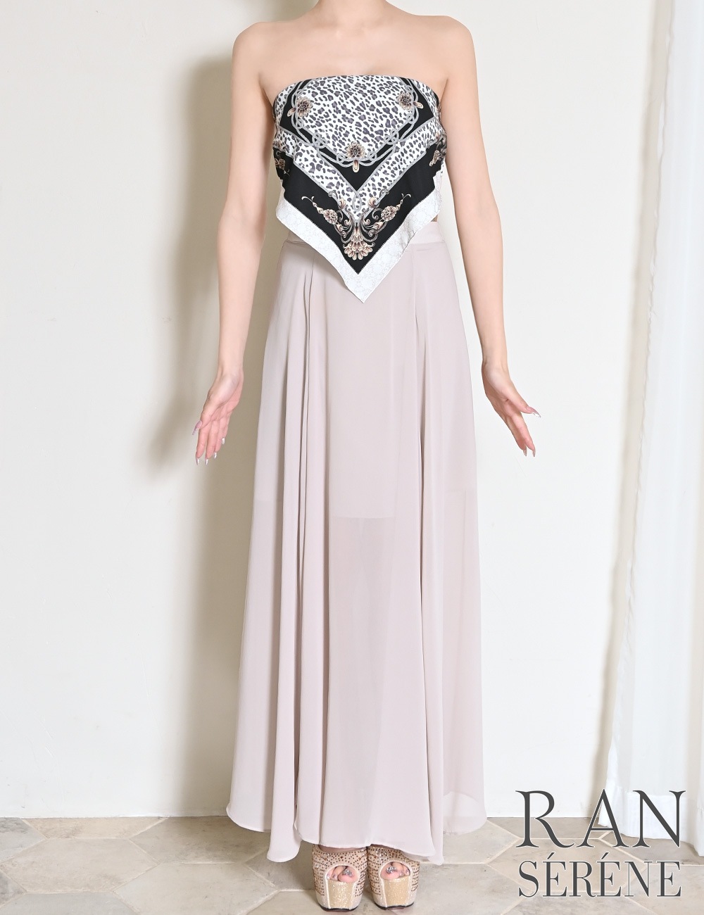 [予約商品]【RAN SERENE】ロング/ドレス/ワンピース/ベージュ/ベア/フレア/サイドカットアウト/柄/スカーフ