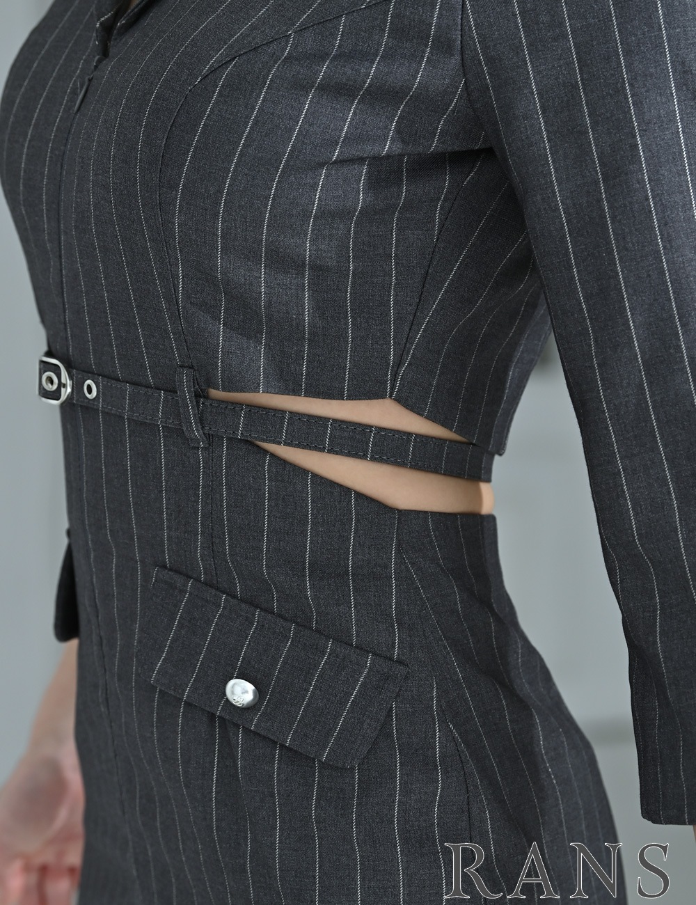 【RANS】ミニ/ドレス/タイト/袖あり/グレー/ストライプ/ジャケット風/ウエストカットアウト