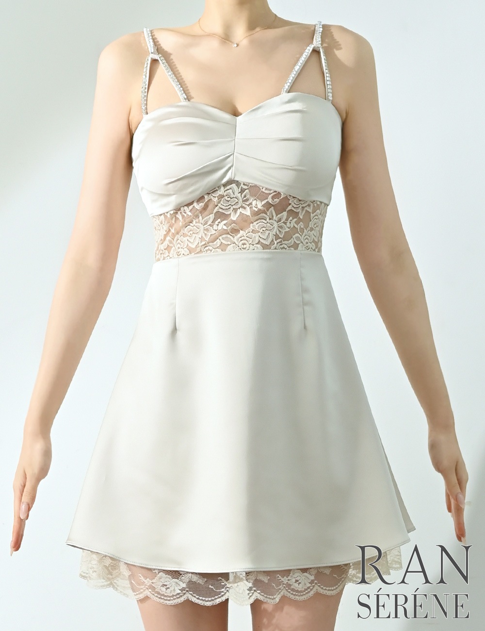 [即納][instock]【RAN SERENE】ミニ/ドレス/ワンピース/ベージュ/アイボリー/キャミ/フレア/ビジュー/サテン/レース