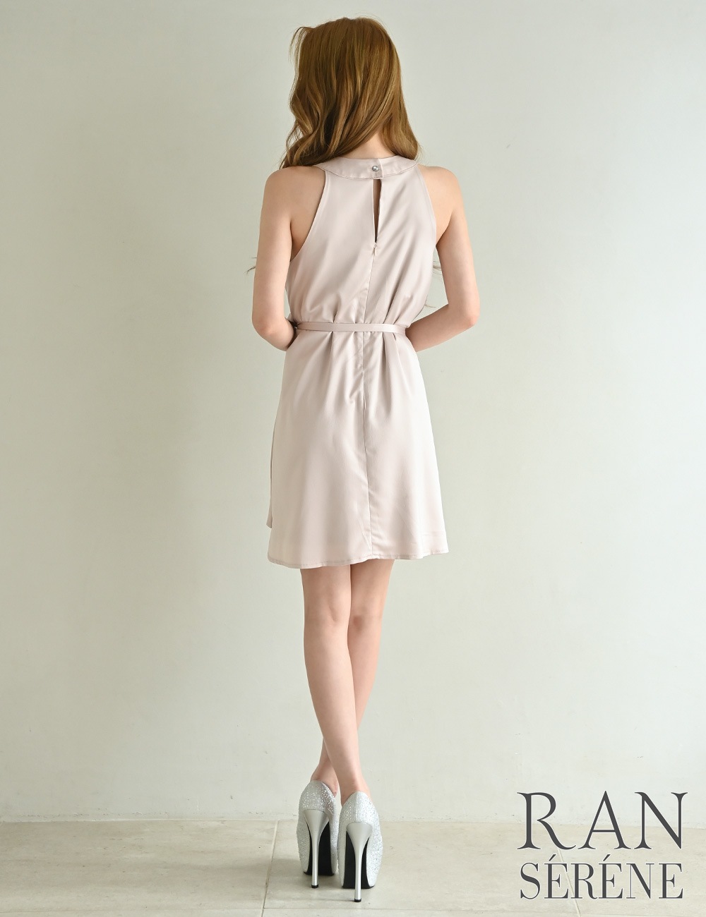 [即納][instock]【RANSERENE】ミニ/ドレス/ワンピース/ベージュ/ホルターネック/フレア/サテン/ビジュー