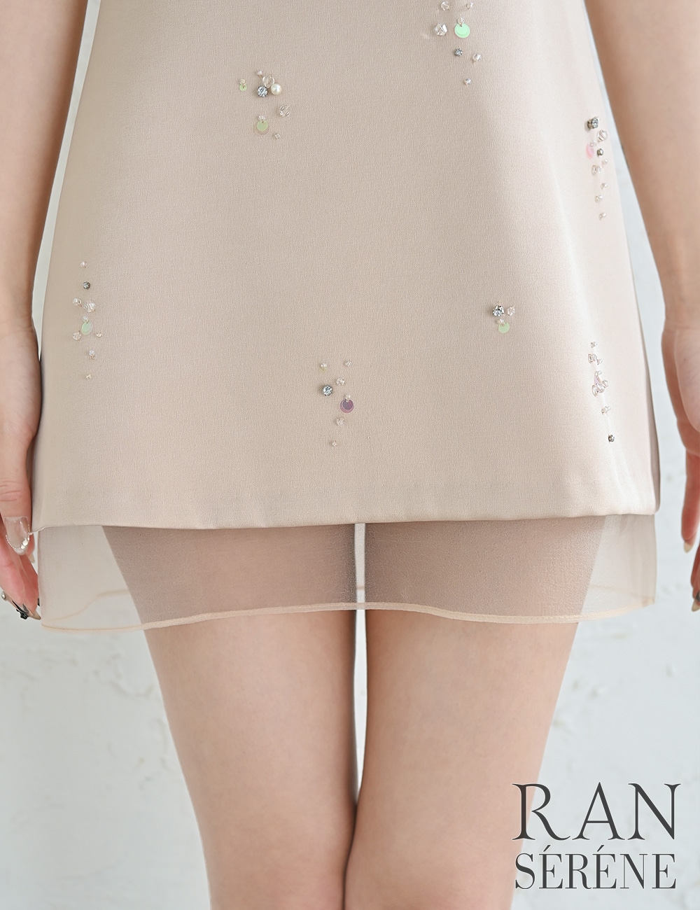 [Mのみ即納][instock]【RAN SERENE】ミニ/ドレス/ワンピース/ベージュ/キャミ/フレア/サテン/ビジュー/リボン/シアー