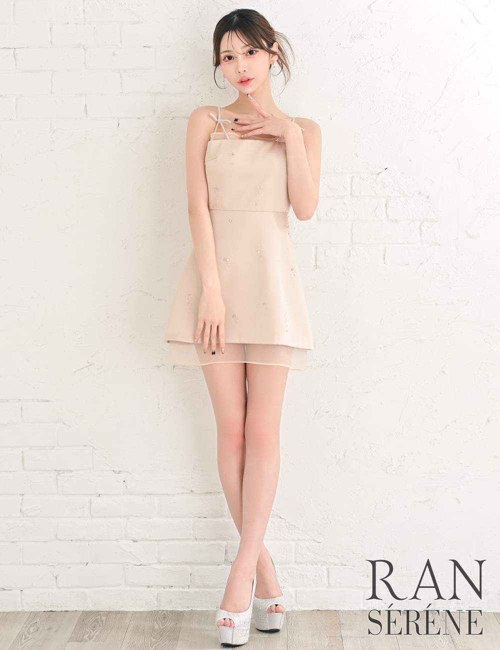 [Mのみ即納][instock]【RAN SERENE】ミニ/ドレス/ワンピース/ベージュ/キャミ/フレア/サテン/ビジュー/リボン/シアー