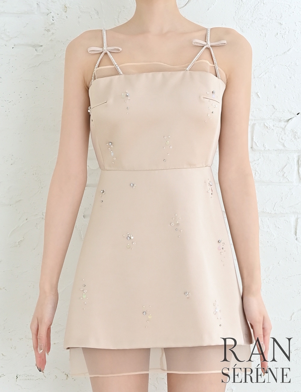 [Mのみ即納][instock]【RAN SERENE】ミニ/ドレス/ワンピース/ベージュ/キャミ/フレア/サテン/ビジュー/リボン/シアー