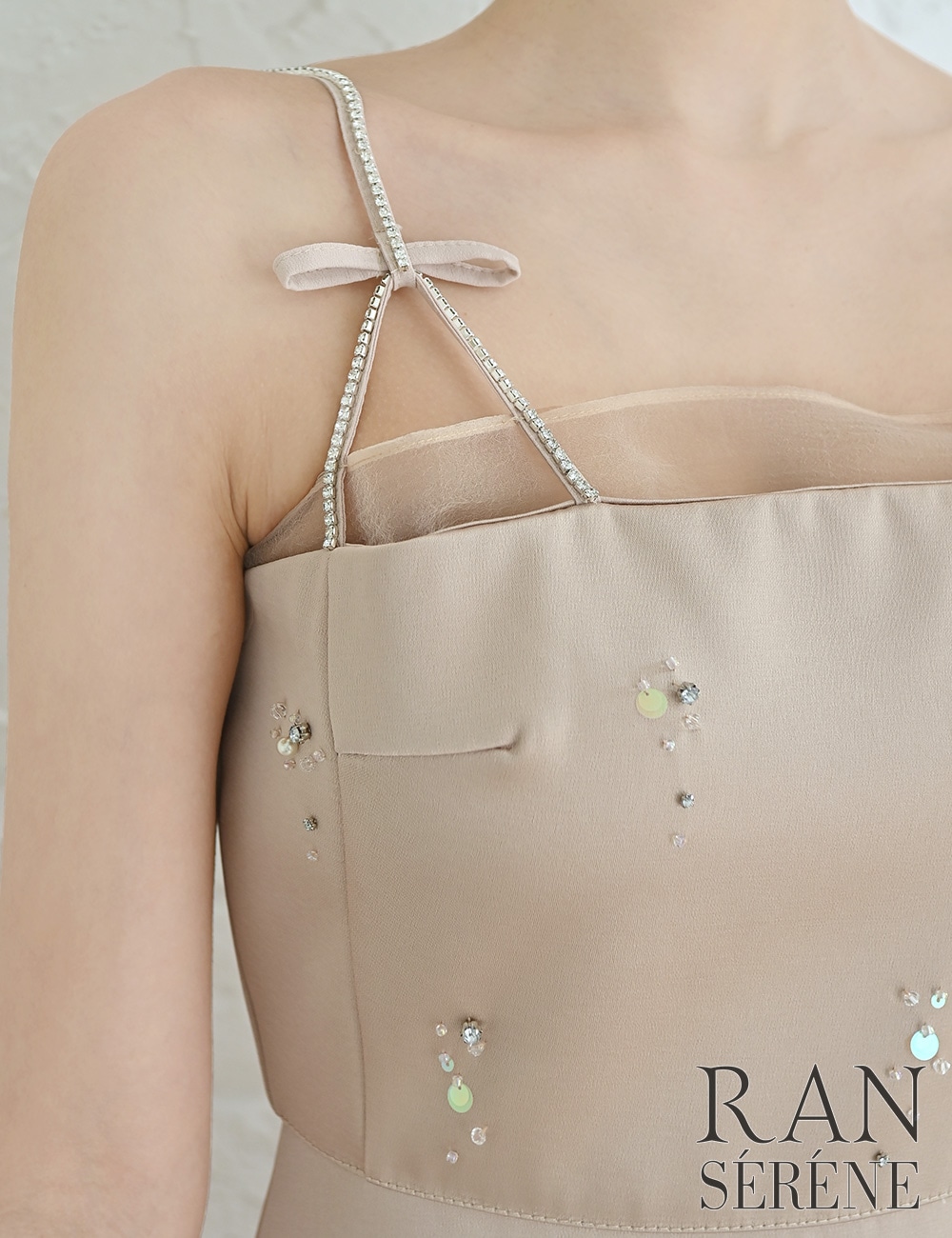 [Mのみ即納][instock]【RAN SERENE】ミニ/ドレス/ワンピース/ベージュ/キャミ/フレア/サテン/ビジュー/リボン/シアー
