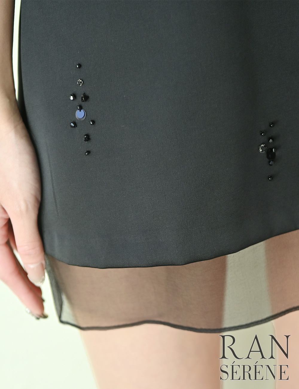 [即納][instock]【RAN SERENE】ミニ/ドレス/ワンピース/ブラック/キャミ/フレア/サテン/ビジュー/リボン/シアー