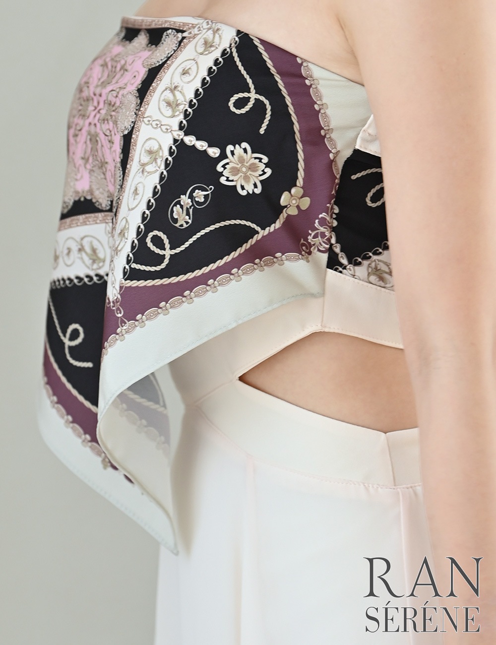 [即納][instock]【RAN SERENE】ロング/ドレス/ワンピース/ベージュ/ベア/フレア/サイドカットアウト/柄/スカーフ