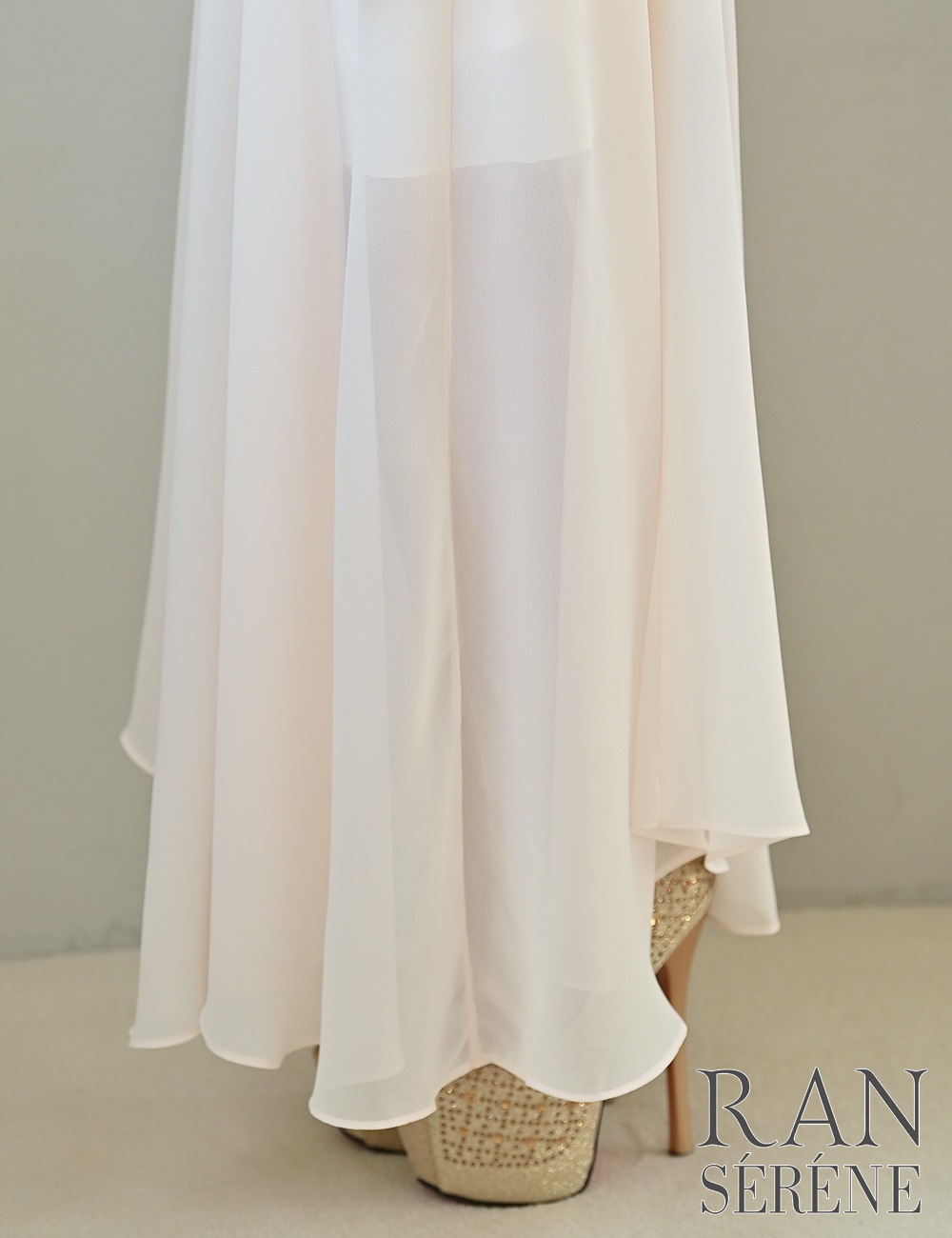 [即納][instock]【RAN SERENE】ロング/ドレス/ワンピース/ベージュ/ベア/フレア/サイドカットアウト/柄/スカーフ
