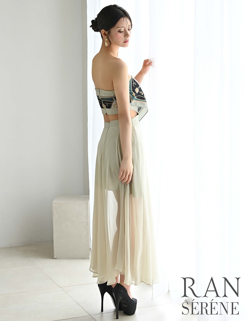 [即納][instock]【RAN SERENE】ロング/ドレス/ワンピース/グリーン/ベア/フレア/サイドカットアウト/柄/スカーフ