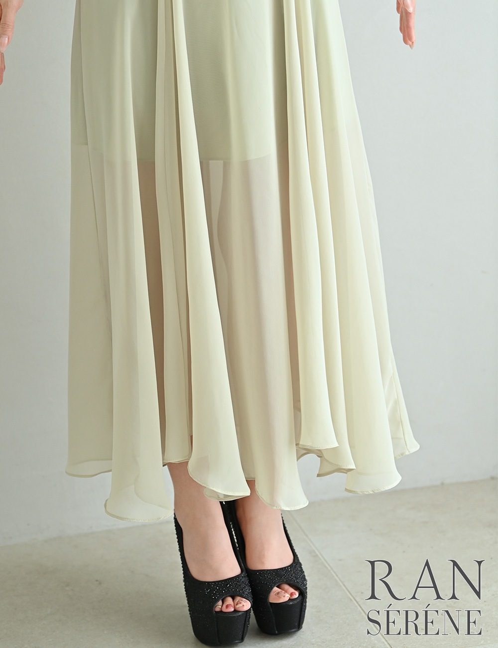 [即納][instock]【RAN SERENE】ロング/ドレス/ワンピース/グリーン/ベア/フレア/サイドカットアウト/柄/スカーフ