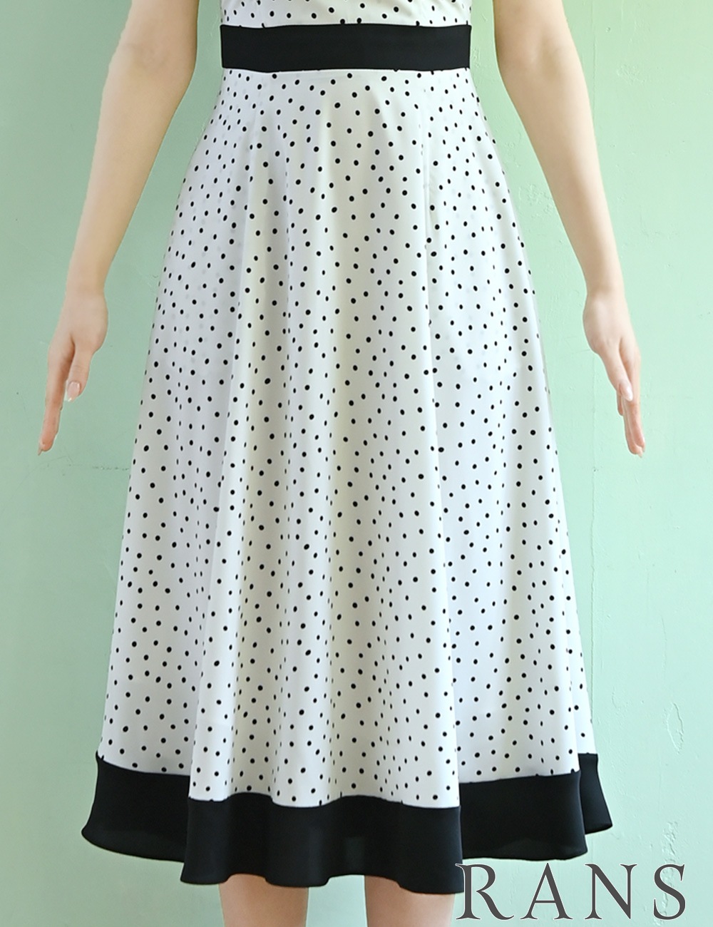 [Mのみ即納][instock]【RANS】ロング/丈長/ドレス/フレア/ホワイト/ドット/ホルターネック