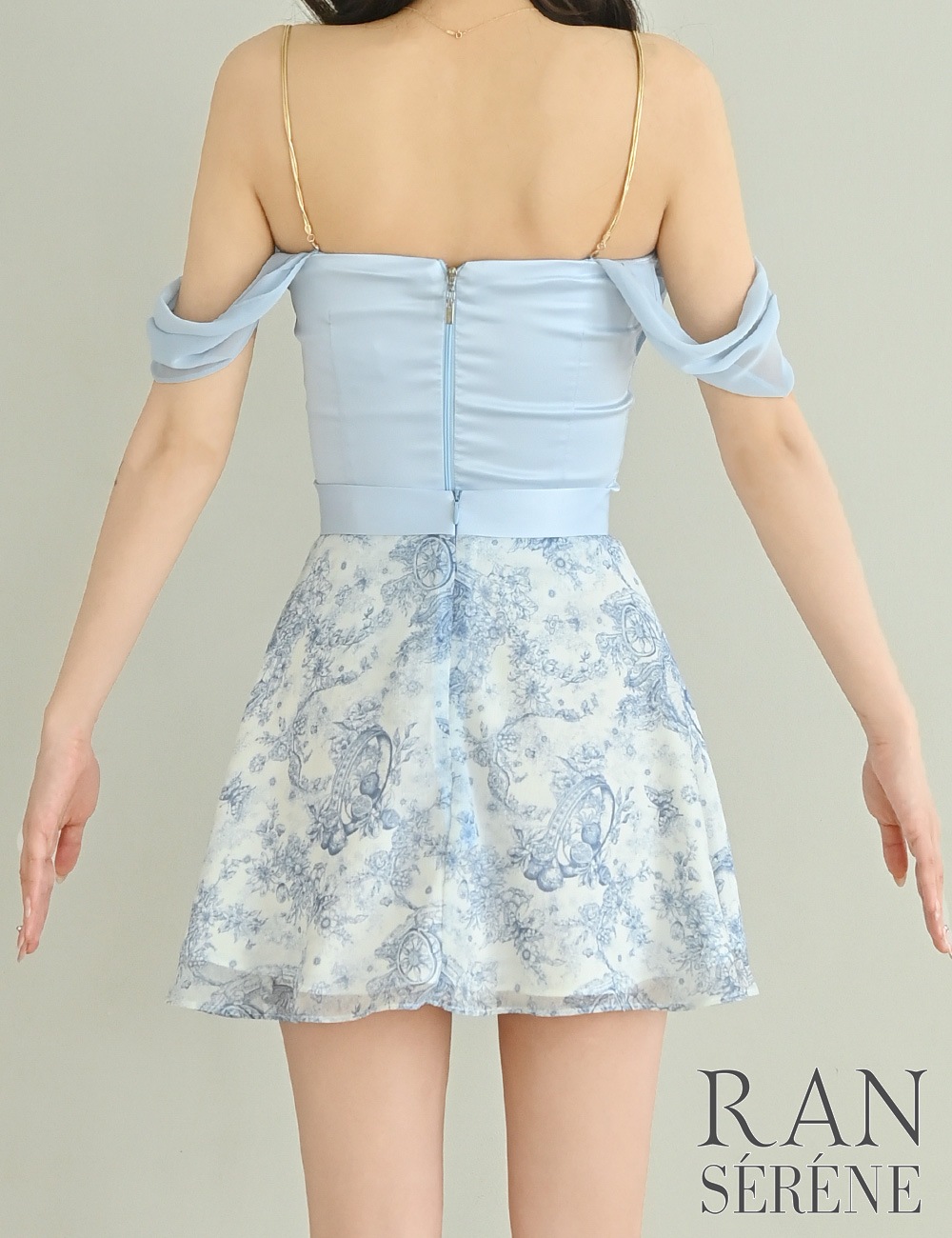 [即納][instock]【RAN SERENE】ミニ/ドレス/セットアップ/ブルー/キャミ/オフショル/フレア/ドレープ/チェーン/柄