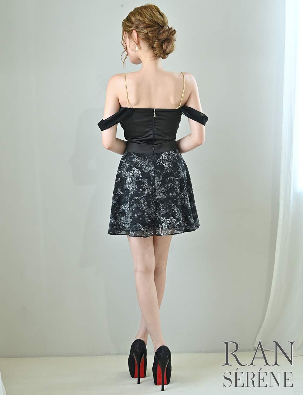 [即納][instock]【RAN SERENE】ミニ/ドレス/セットアップ/ブラック/キャミ/オフショル/フレア/ドレープ/チェーン/柄