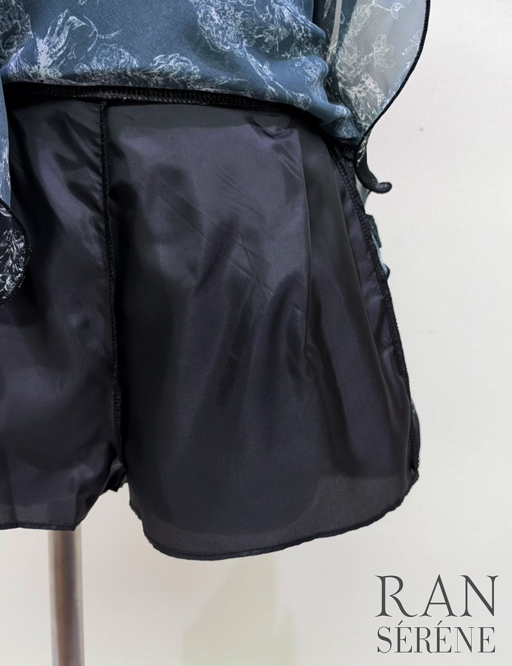 [即納][instock]【RAN SERENE】ミニ/ドレス/セットアップ/ブラック/ベア/フレア/リボン/柄