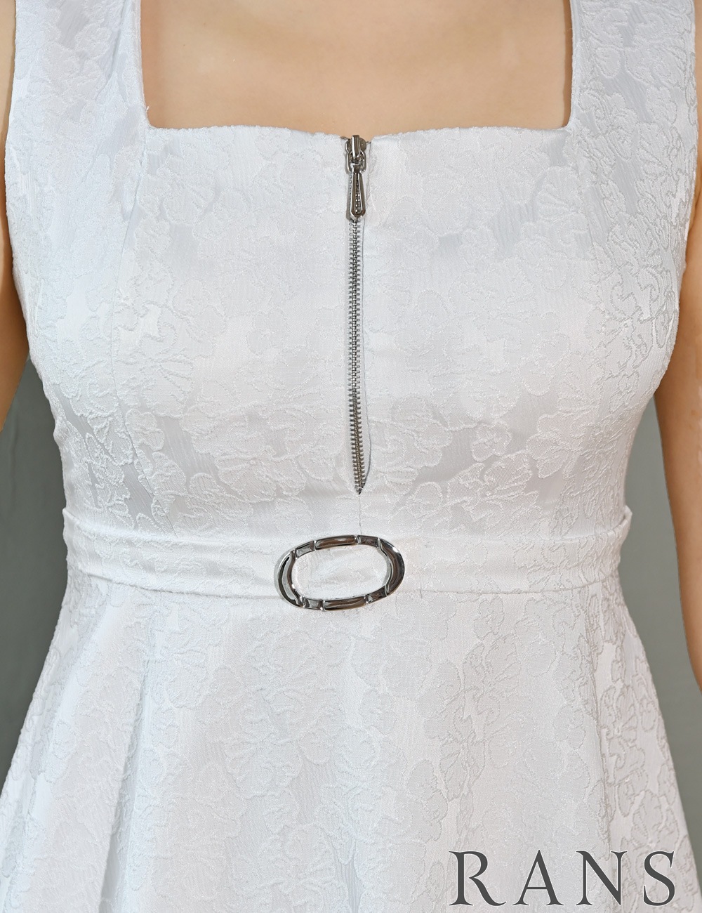 NO SECRETS ストライプ柄マキシドレス IT42 ストライプ刺繍レースドレス(シルバー)H1-428SLV-M | OTONA DRESS