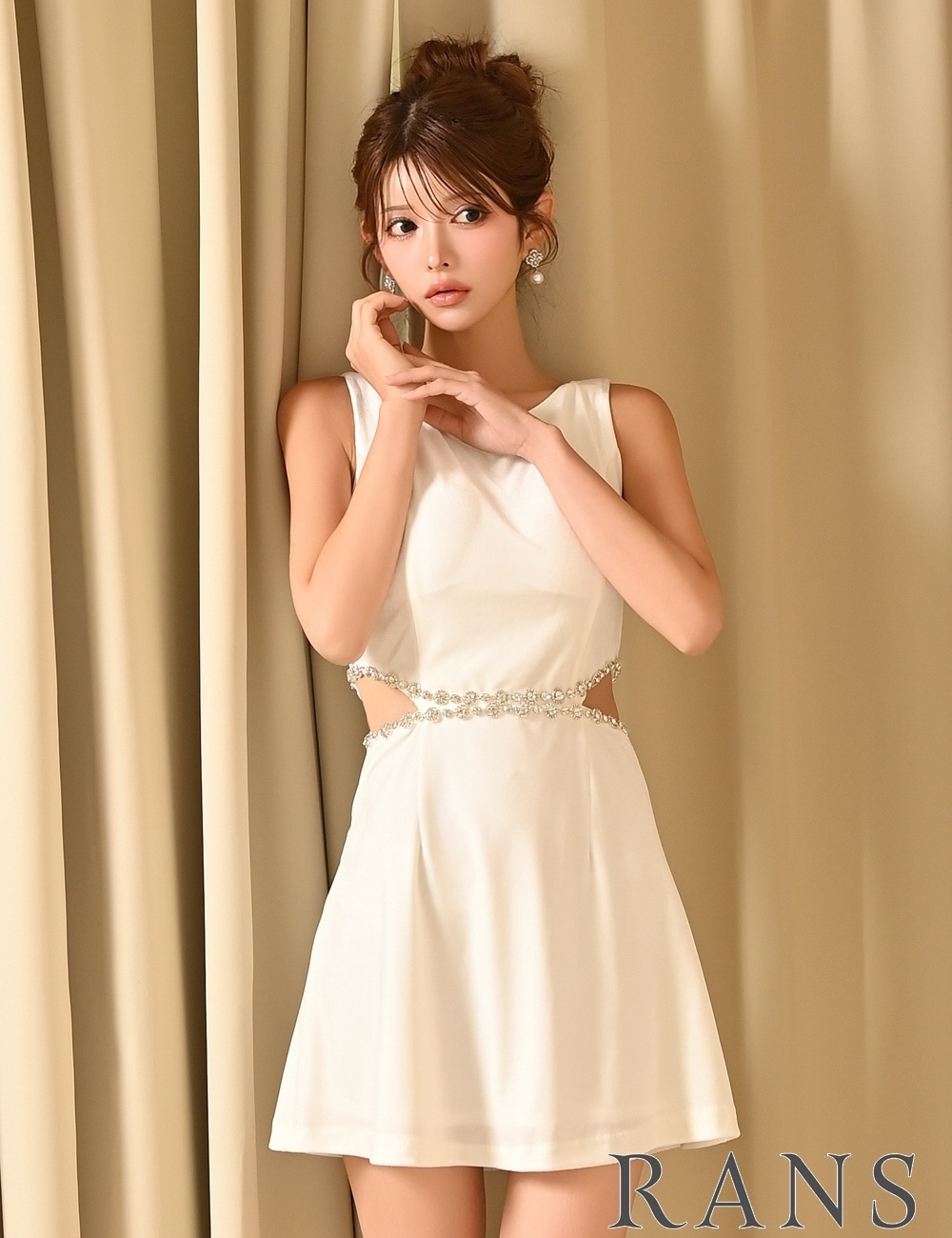 [即納][instock]【RANS】ミニ/ドレス/ワンピース/ホワイト/フレア/ベロア/カットアウト/ビジュー