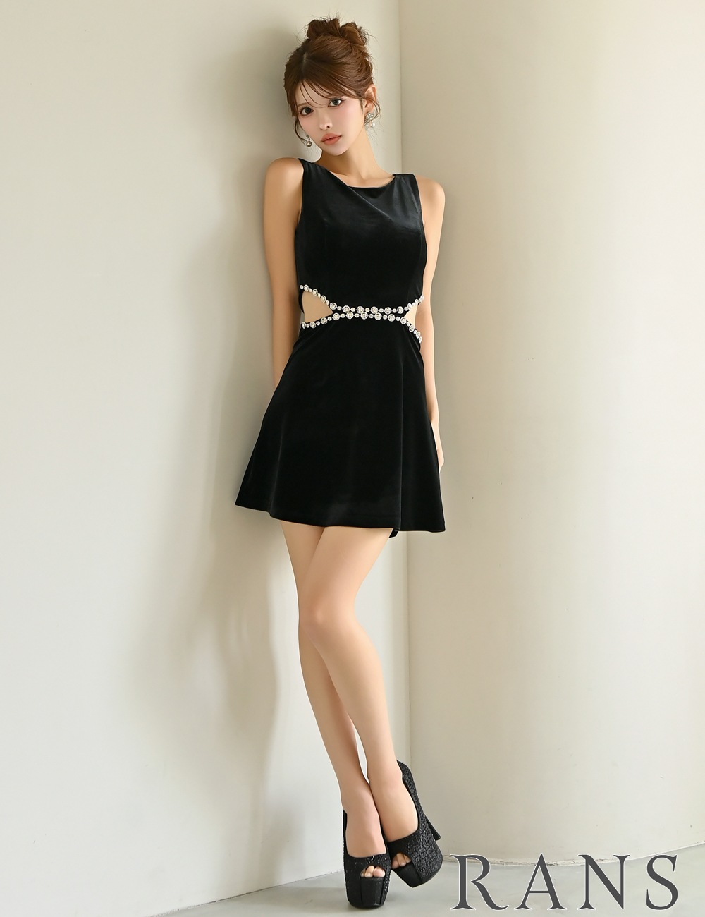 [即納][instock]【RANS】ミニ/ドレス/ワンピース/ブラック/フレア/ベロア/カットアウト/ビジュー
