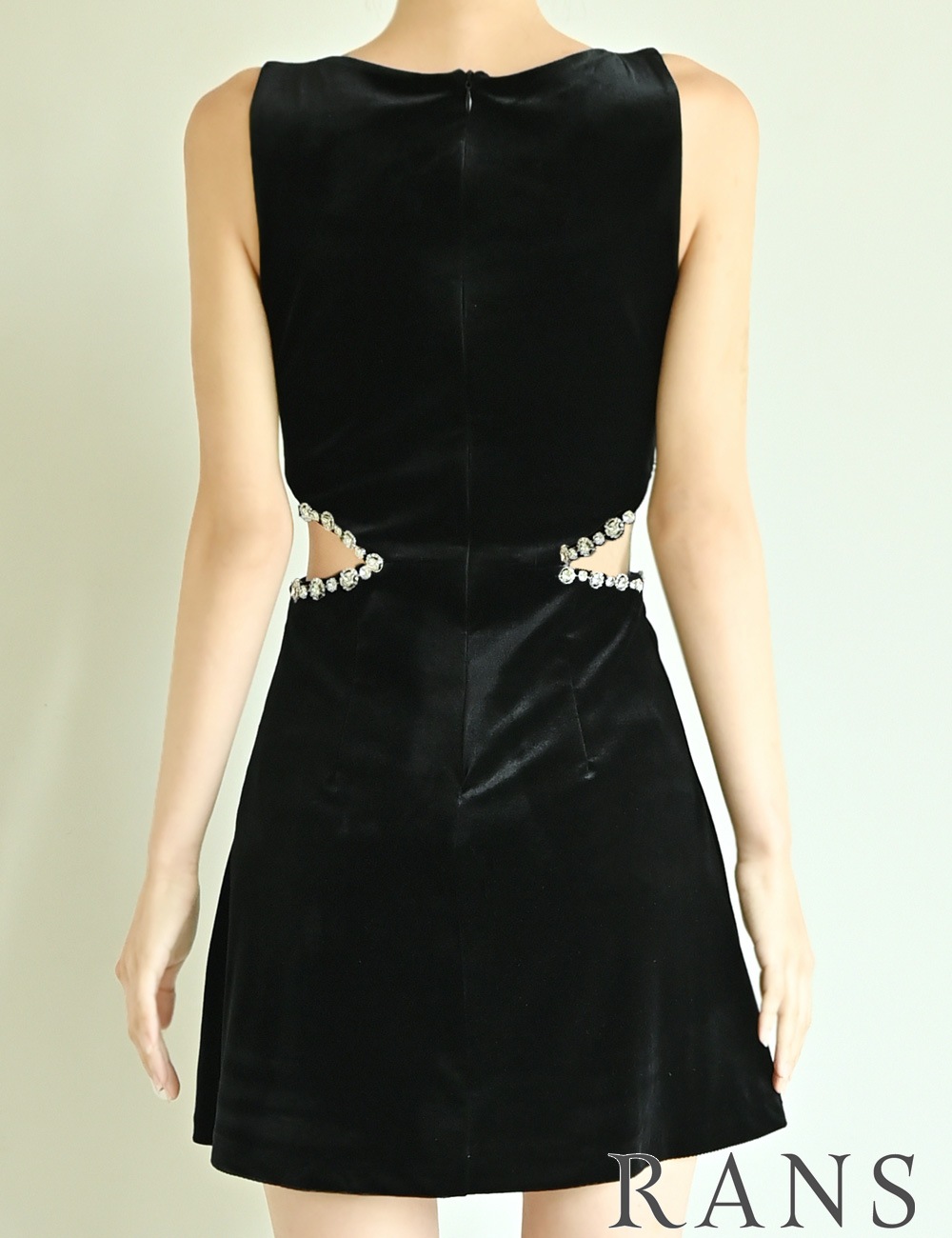 [即納][instock]【RANS】ミニ/ドレス/ワンピース/ブラック/フレア/ベロア/カットアウト/ビジュー