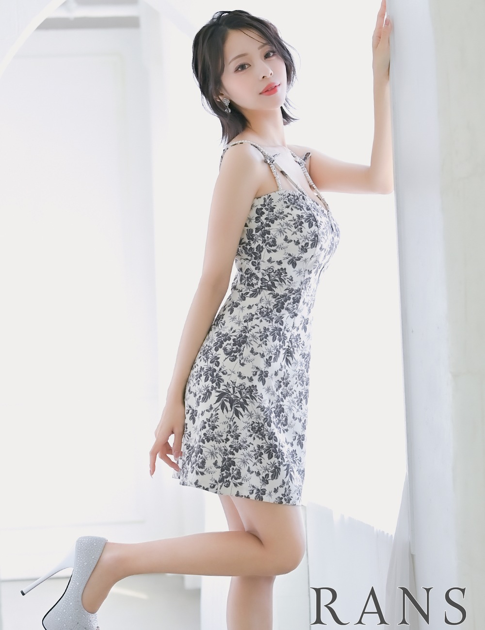 【RANS】ミニ/ドレス/キャミ/ワンピース/フレア/ブラック/ビジュー/リボン/柄/花柄
