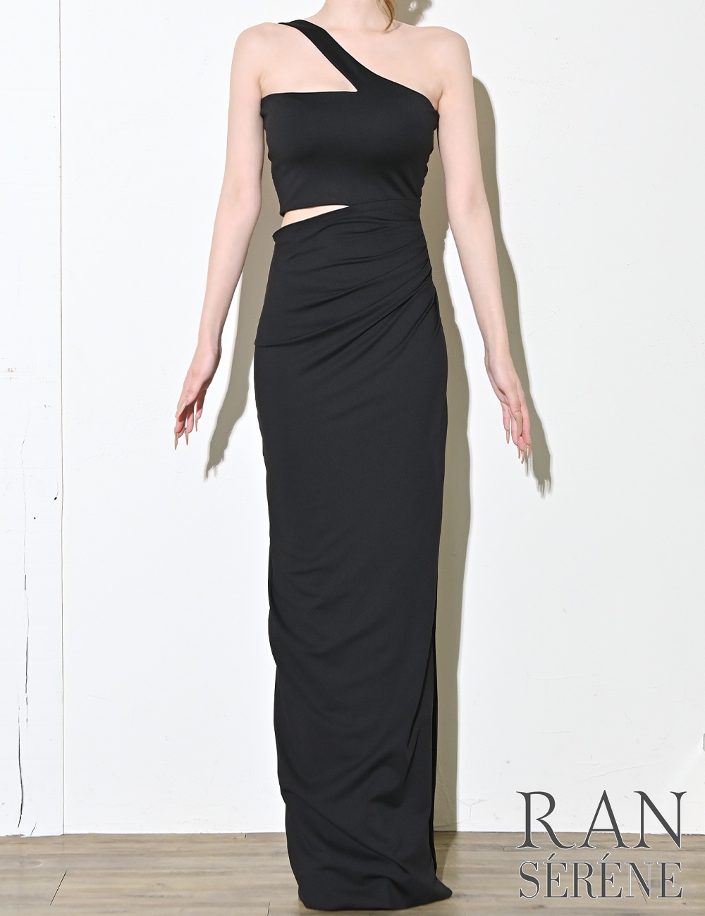 [Sのみ即納][instock]【RAN SERENE】ロング/ドレス/ブラック/ワンショル/タイト/カットアウト/スリット