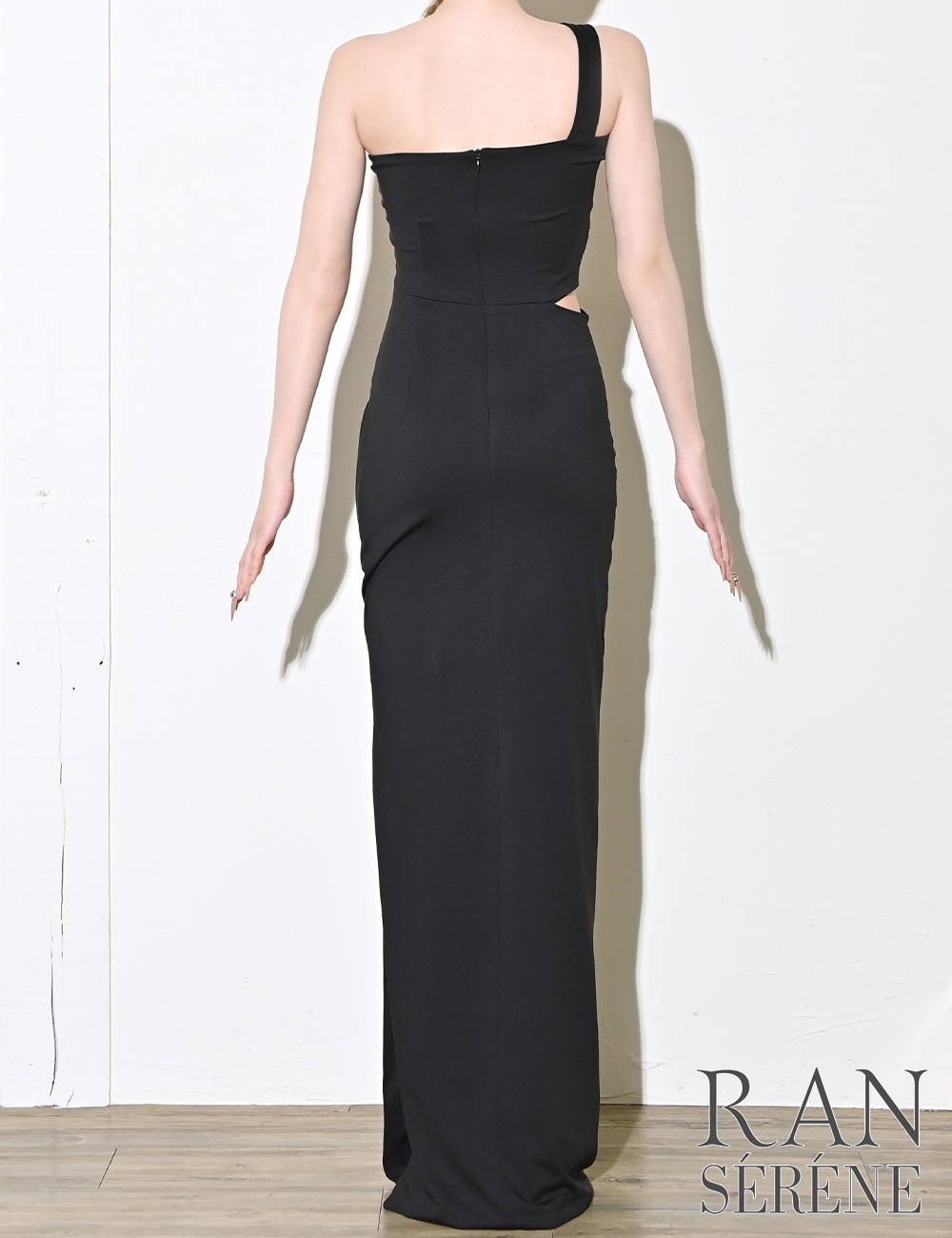 [Sのみ即納][instock]【RAN SERENE】ロング/ドレス/ブラック/ワンショル/タイト/カットアウト/スリット