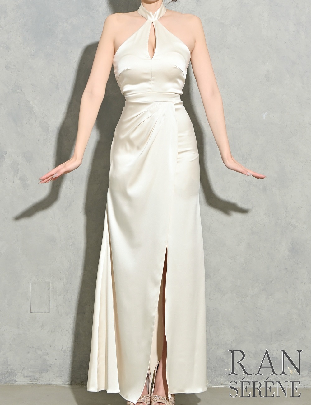 [Sのみ即納][instock]【RAN SERENE】ロング/ドレス/ワンピース/アイボリー/ホルターネック/タイト/サテン/スリット