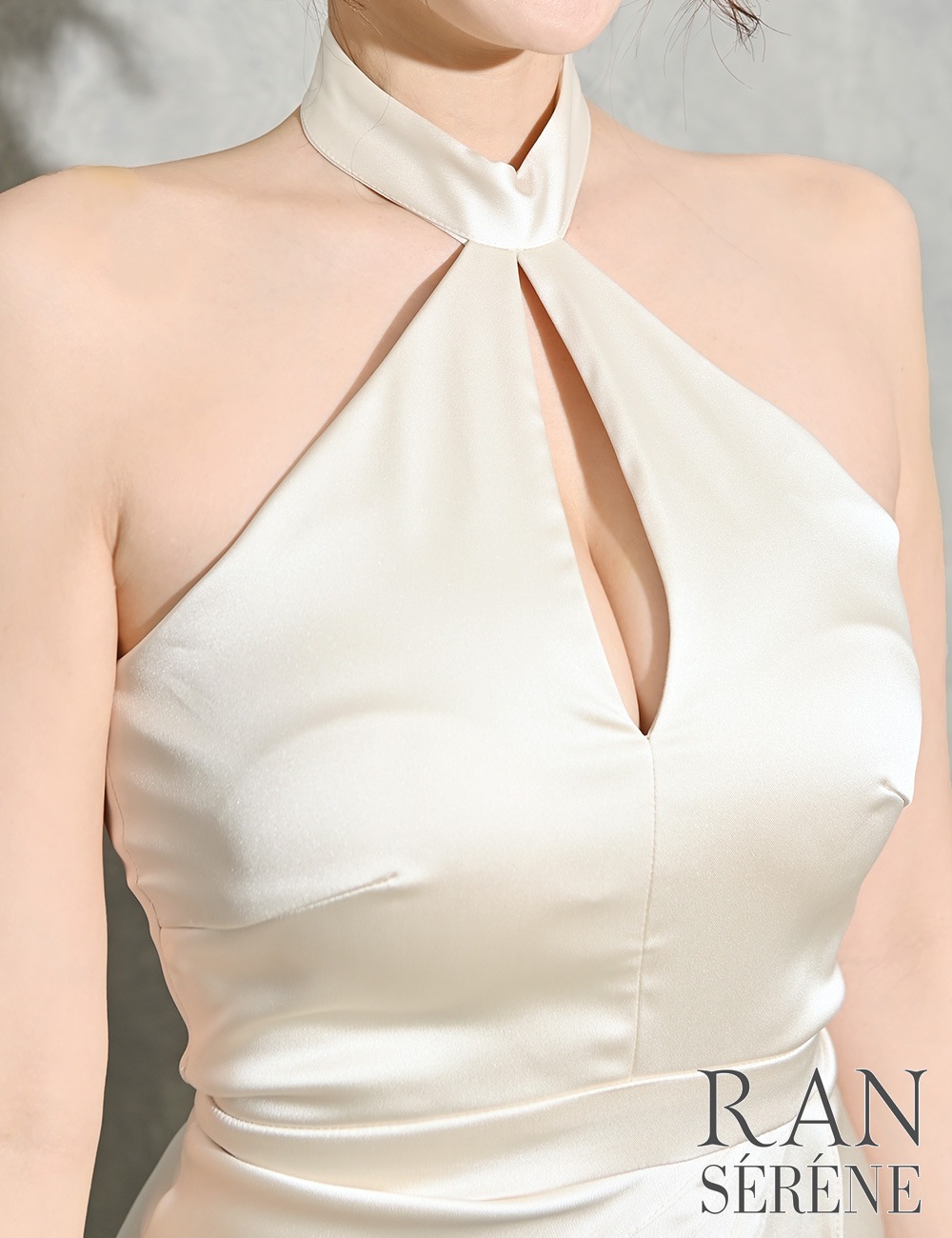 [Sのみ即納][instock]【RAN SERENE】ロング/ドレス/ワンピース/アイボリー/ホルターネック/タイト/サテン/スリット
