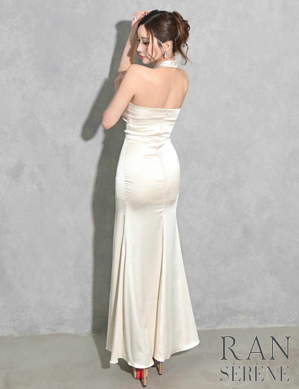 [Sのみ即納][instock]【RAN SERENE】ロング/ドレス/ワンピース/アイボリー/ホルターネック/タイト/サテン/スリット