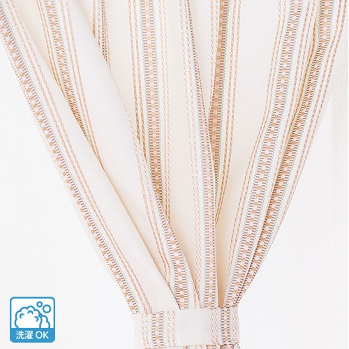 小窓用オーダーカーテン／多種多様なラインが特徴的な、システマチック