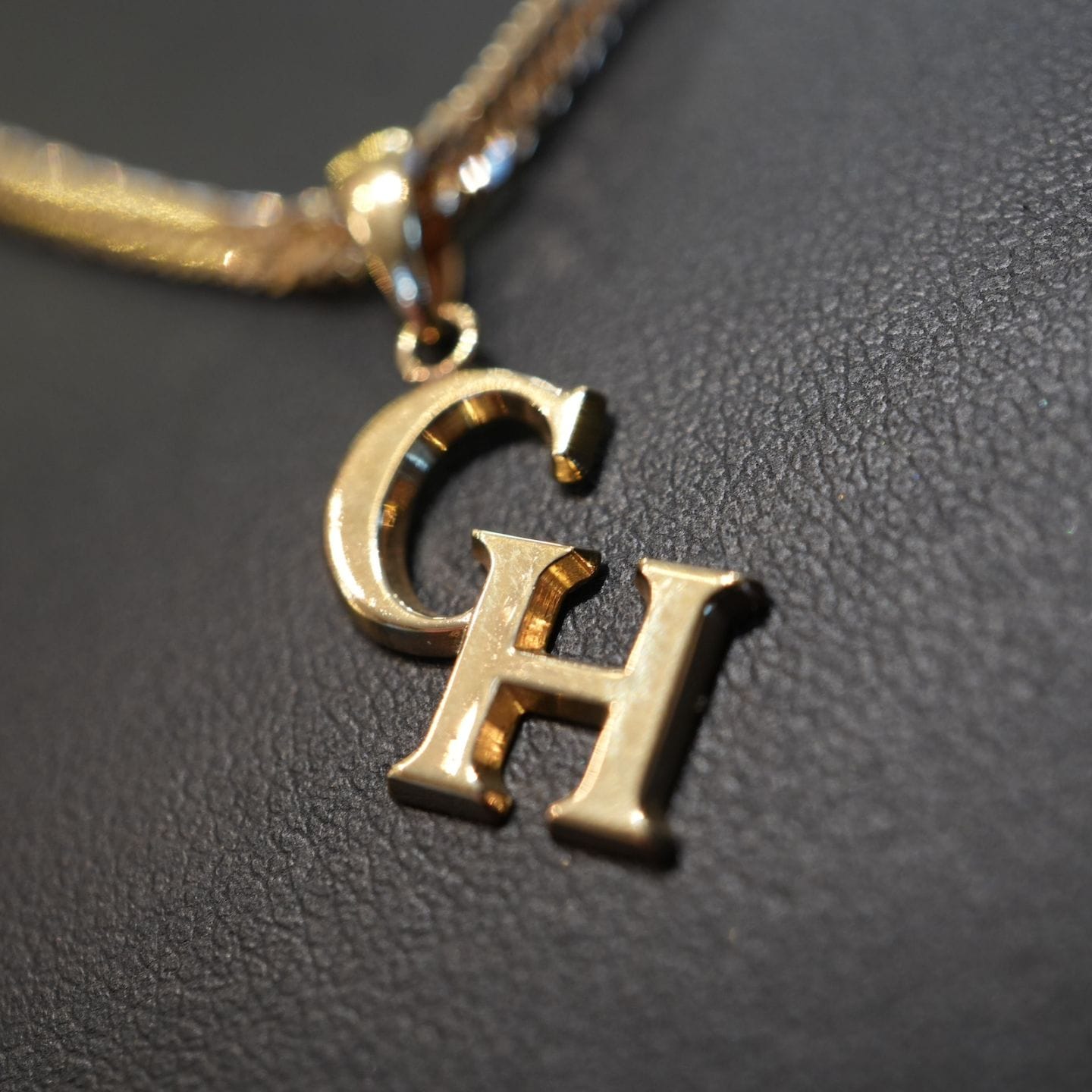 GH INITIAL "THE SIGNATURE"