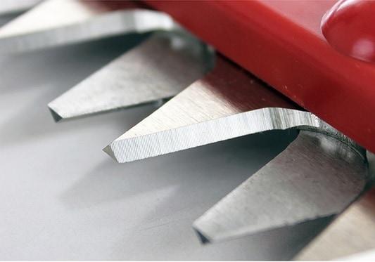 ニシガキ工業 T型バリカン500 往復刈り 直進刈り上下刃往復方式 作業