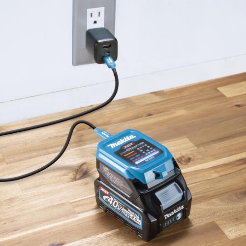 マキタ A-01079 自動車用充電器 40V対応 本体のみ（ケーブルは付いてい