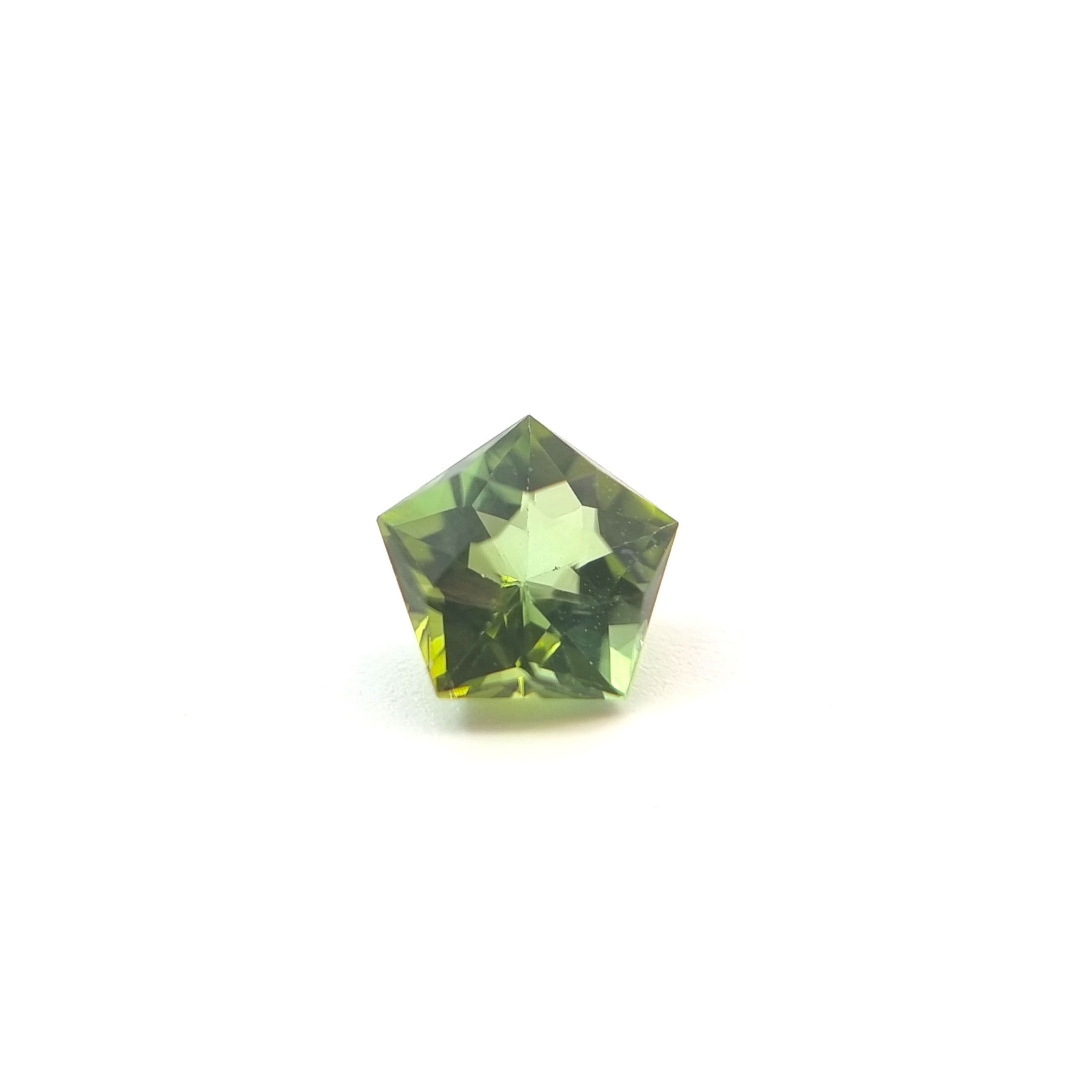 No.10000093：トルマリン　5.2mm 0.48ct