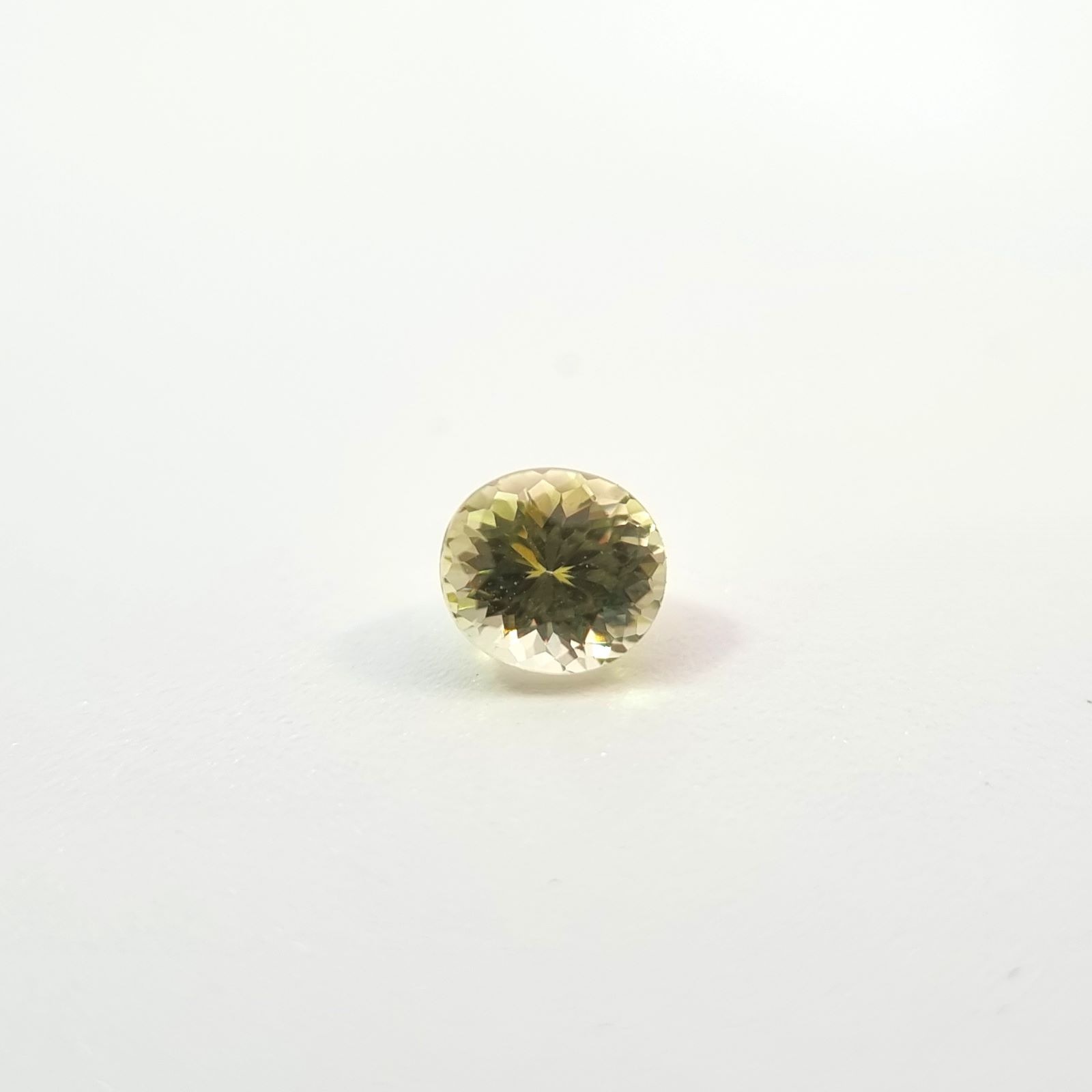10006628：ガーネット　OV 4.1×3.7ｍｍ 0.32ct