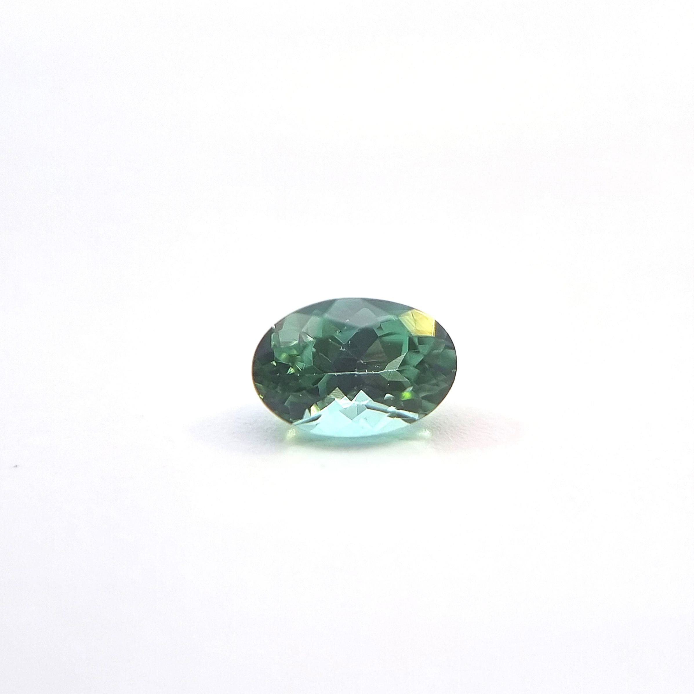 No.10001295：トルマリン　OV 6.0×4.1ｍｍ 0.59ct