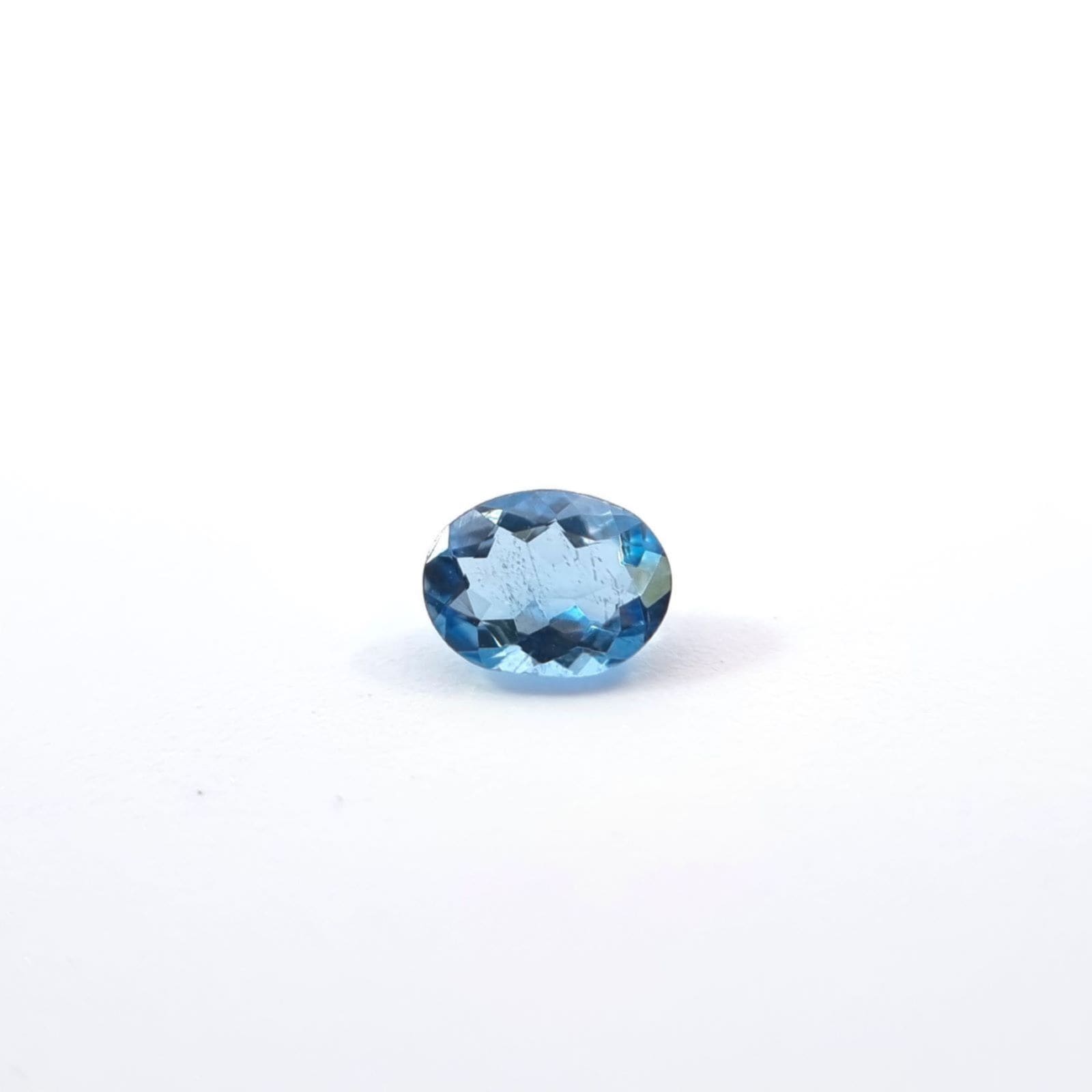 No.10007188：アクアマリン　OV 5.0×3.9ｍｍ 0.26ct