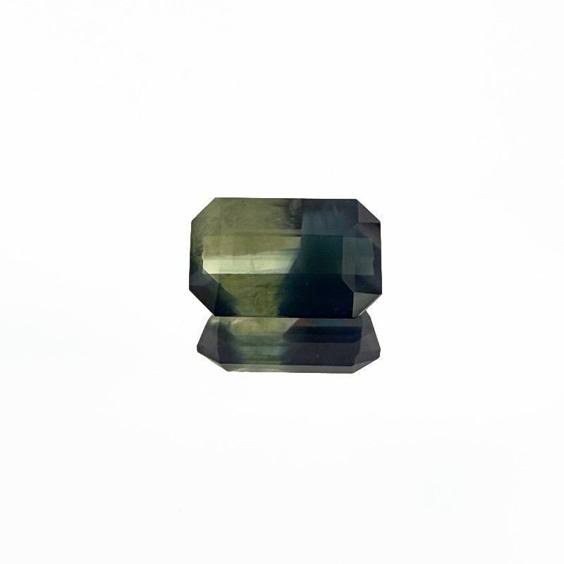 83：バイカラーサファイア　OCT 6.9×4.3mm 0.96ct