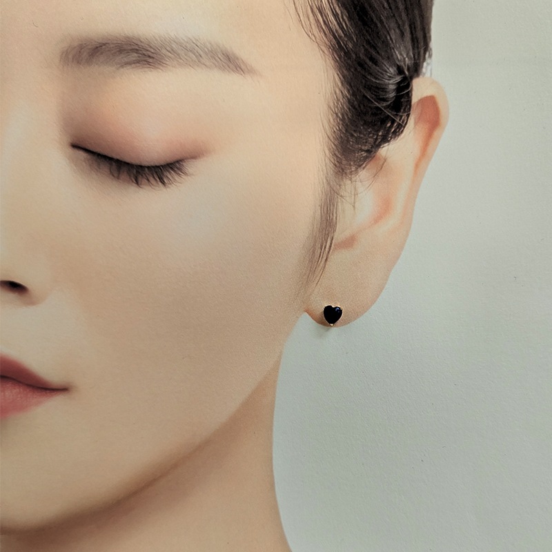 ラビリリー 様 ☆ 専用 ラピスラズリの18金ピアス | iichi 日々の暮らしを心地よく