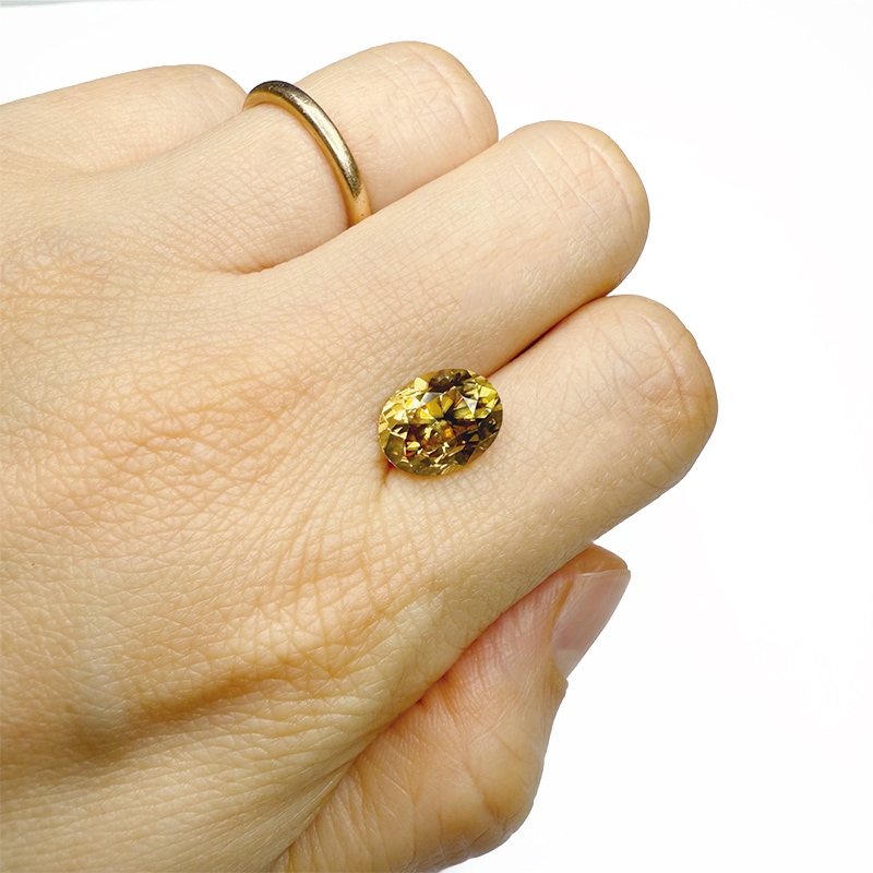 イエロージルコン 10.3×8.1mm 5.25ct